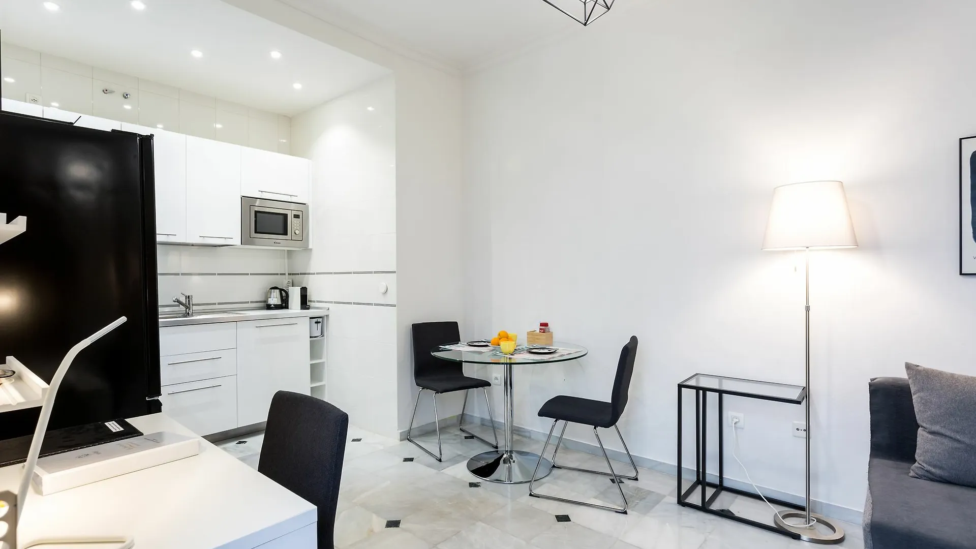 Apartment Holi-Rent Estudio Banos Seville Spain