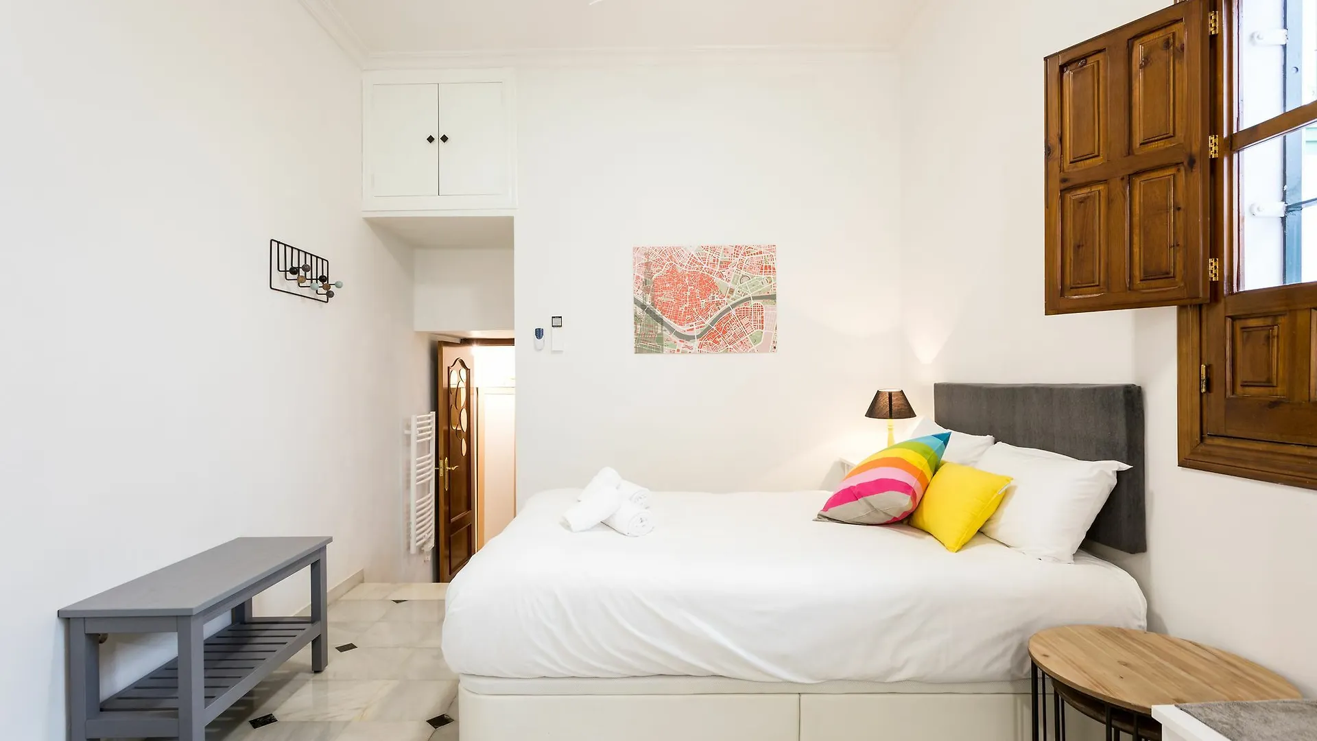 Holi-Rent Estudio Banos Seville Spain