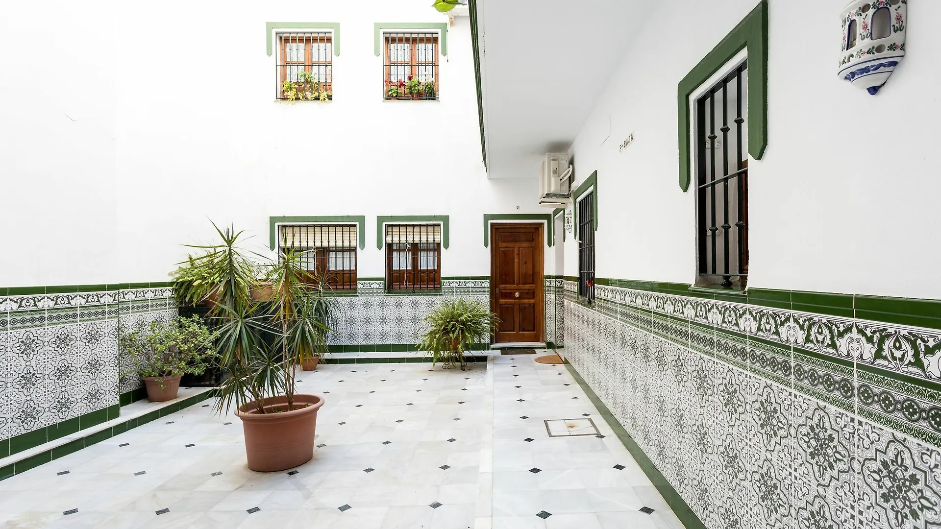 Apartment Holi-Rent Estudio Banos Seville Spain