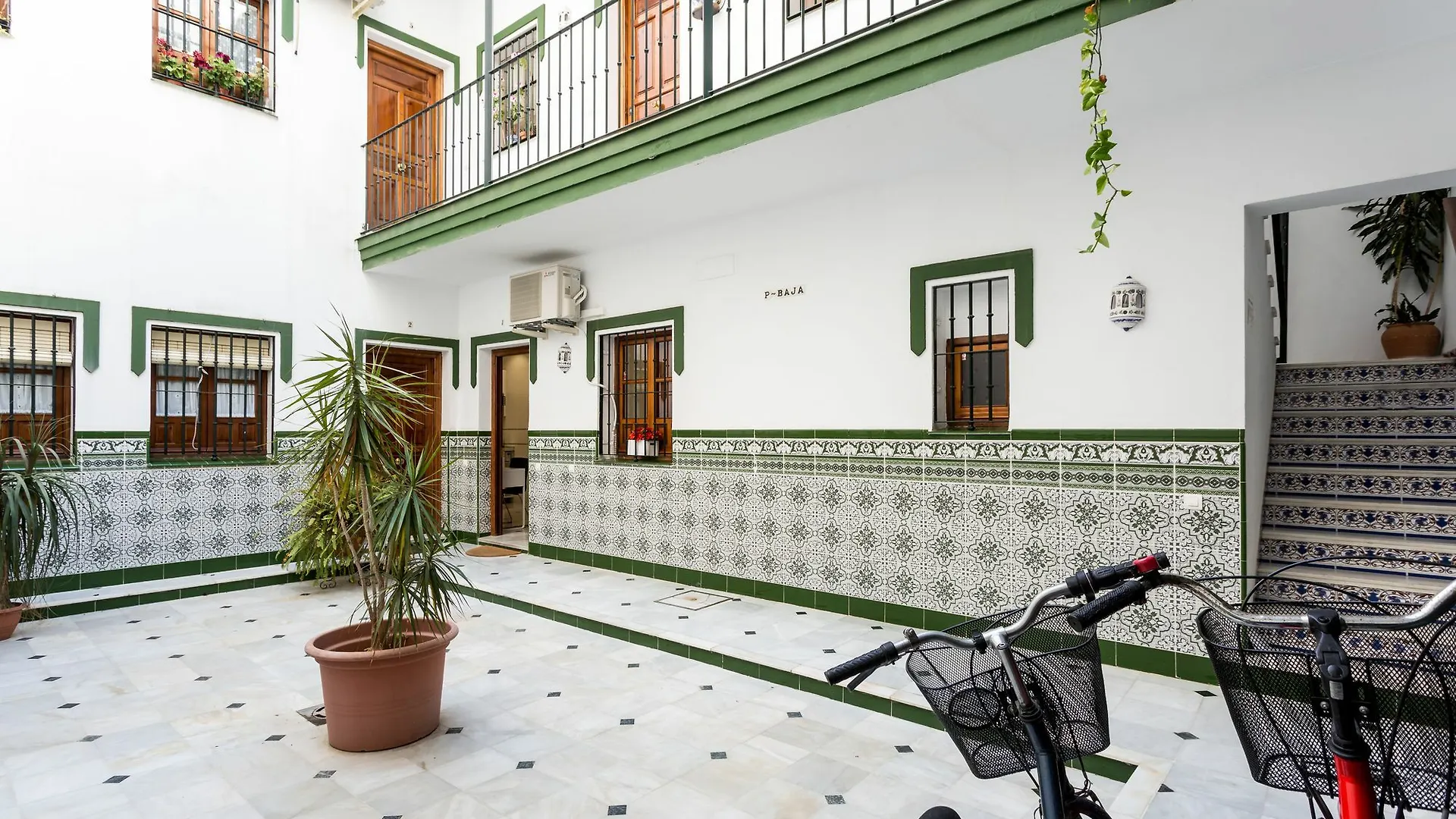 Holi-Rent Estudio Banos Seville