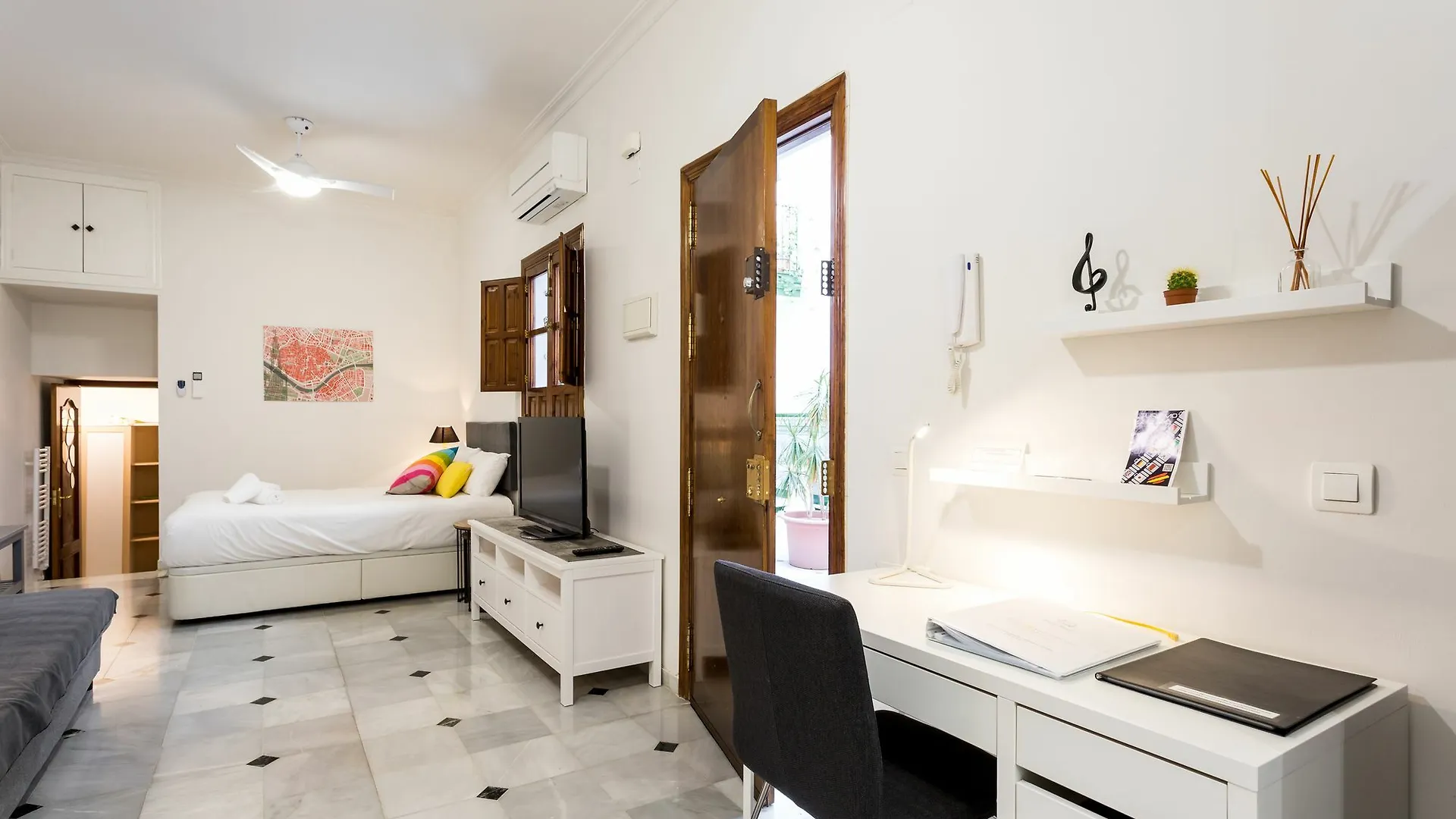 Holi-Rent Estudio Banos Seville