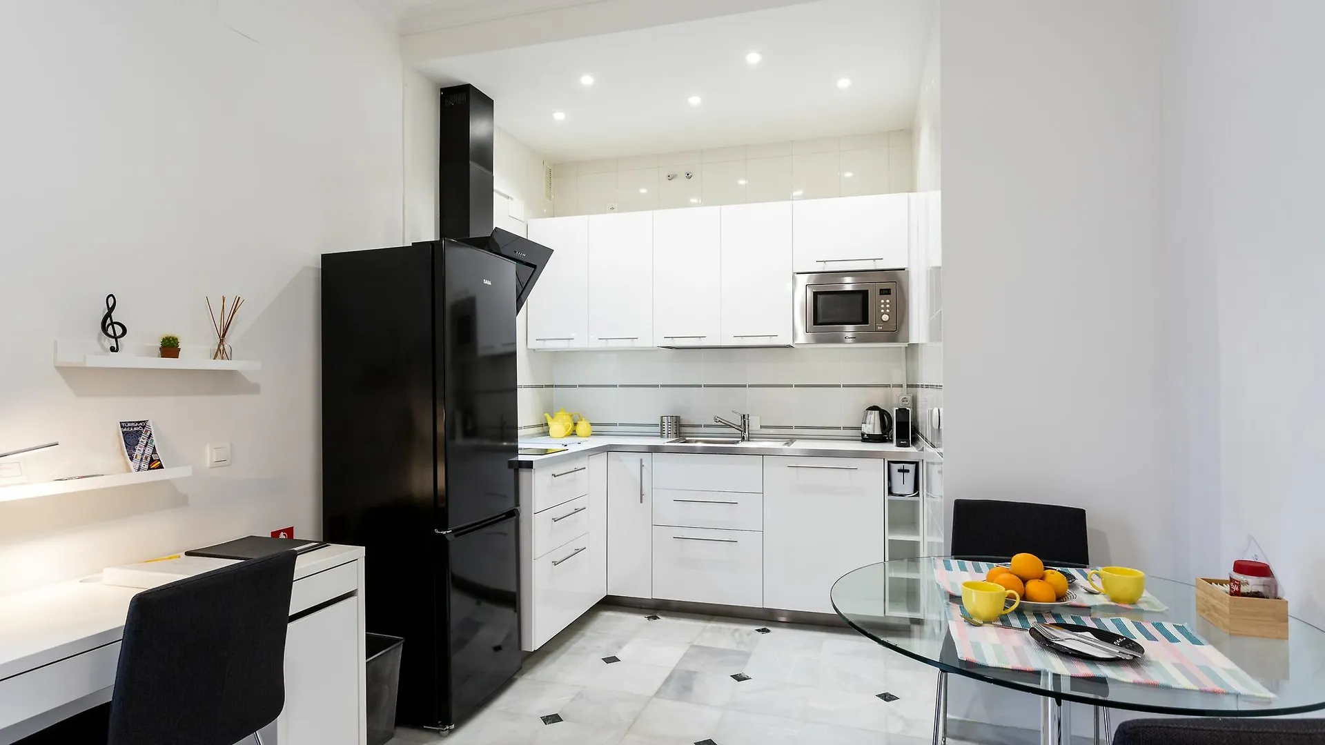 Apartment Holi-Rent Estudio Banos Seville