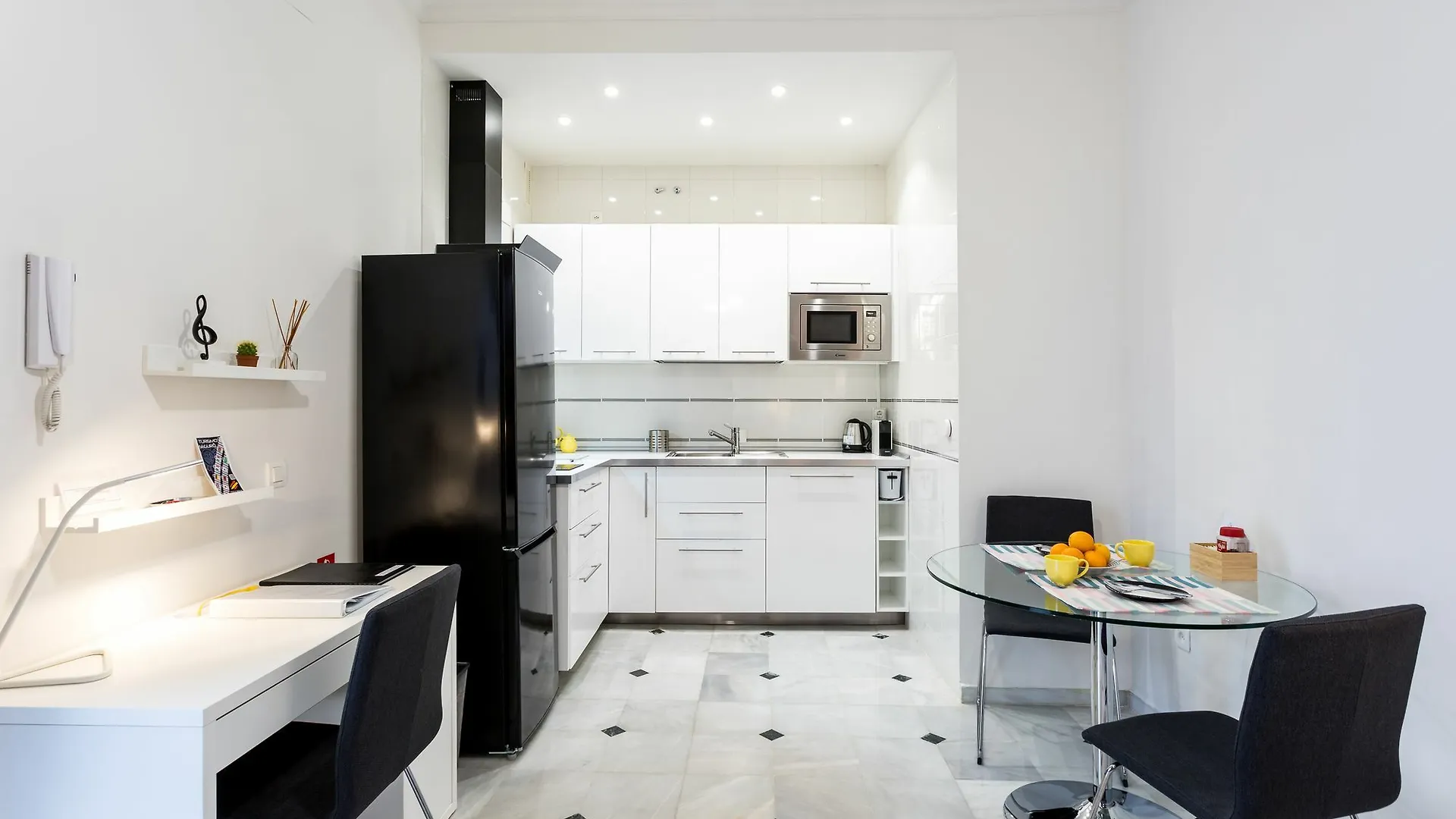 Holi-Rent Estudio Banos Seville Apartment