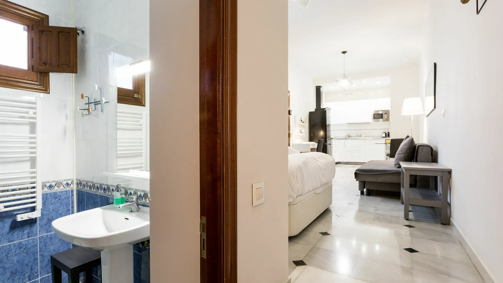 Holi-Rent Estudio Banos Sevilla